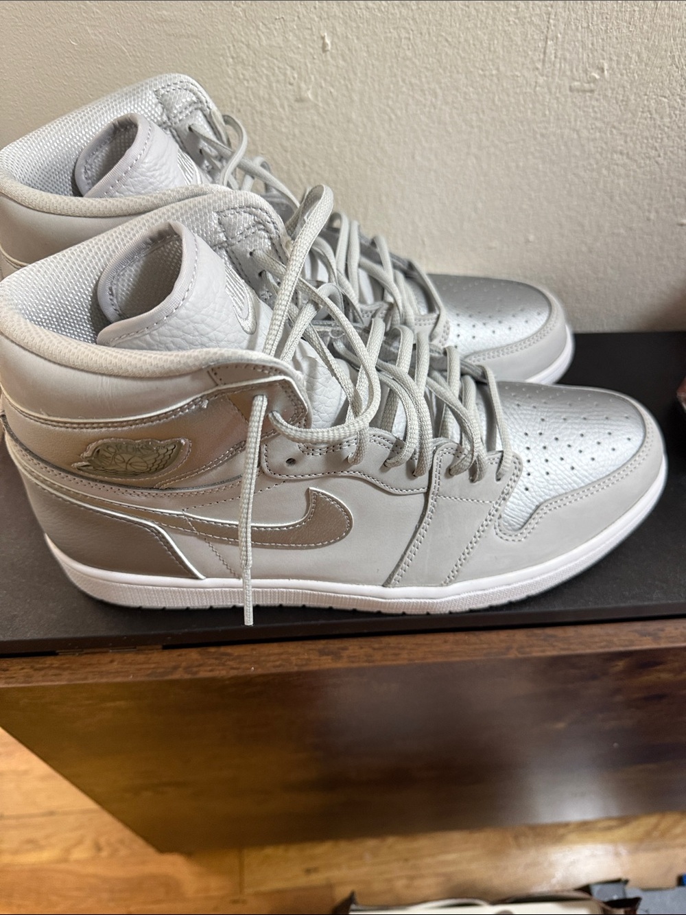 Jordan High-Top Sneakers in Light Gray - Picture 2 of 7